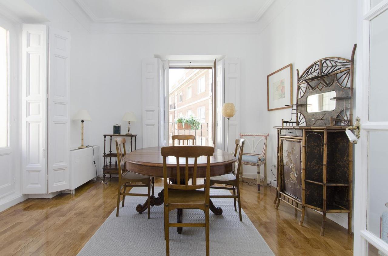 Apartamento Paseo Del Prado II En Madrid Dış mekan fotoğraf
