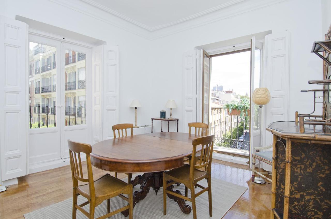 Apartamento Paseo Del Prado II En Madrid Dış mekan fotoğraf